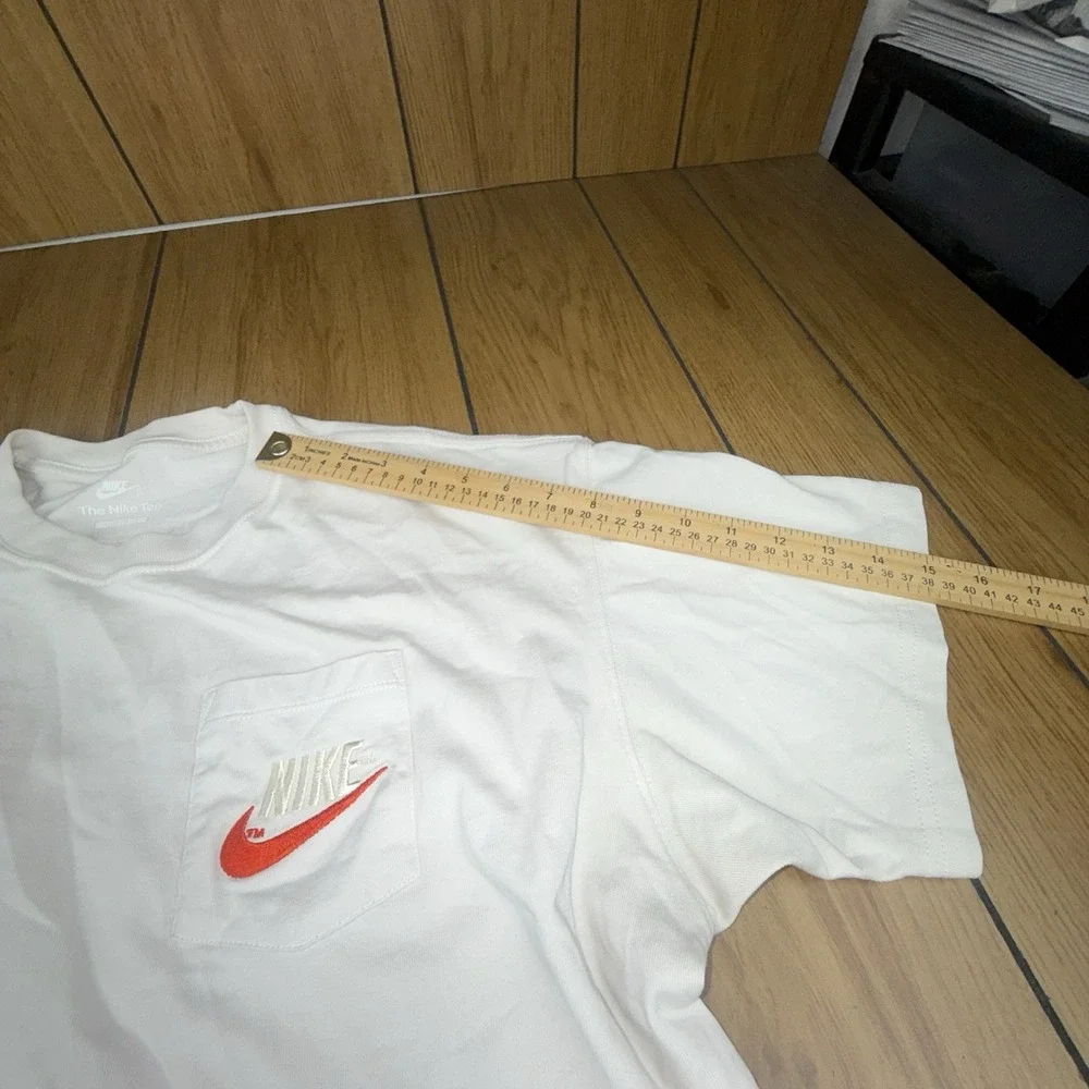 NIKE Trend Max 90 T‎ shirt Chest Pocket Logo Short Sleeve XL Beige